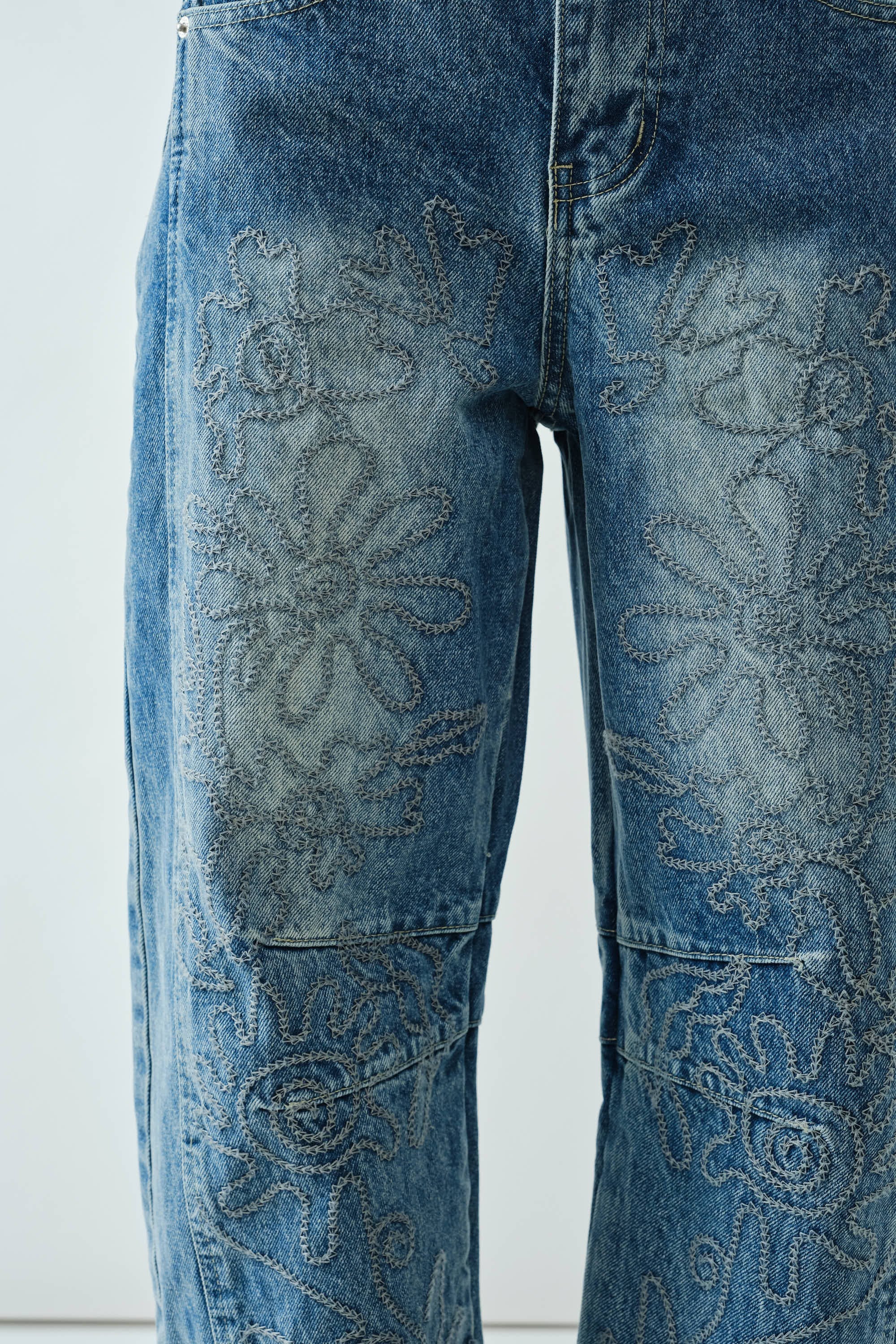 Embroidered Detail Barrel Jeans