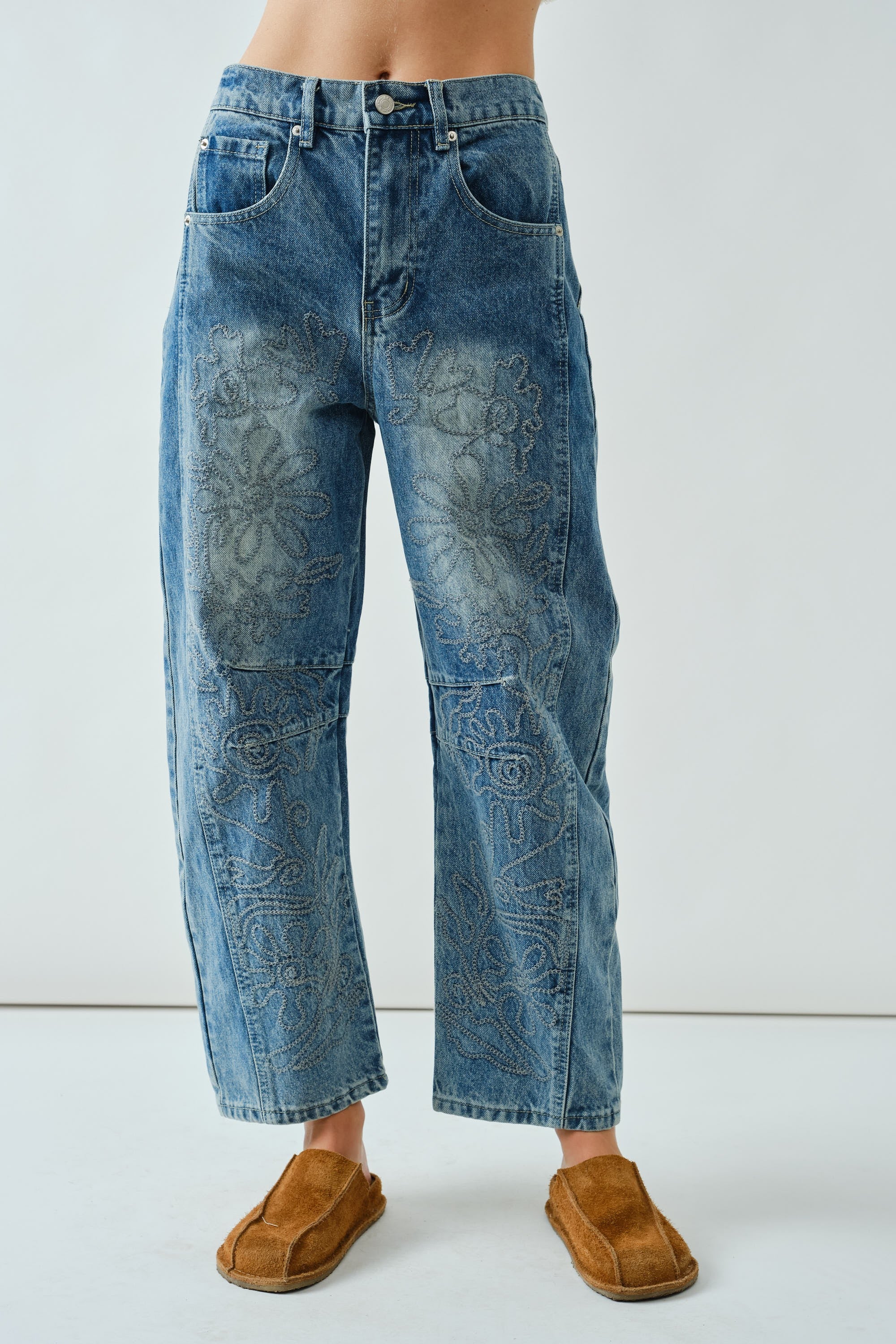 Embroidered Detail Barrel Jeans
