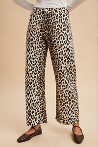 Stretch Leopard Barrel Jeans