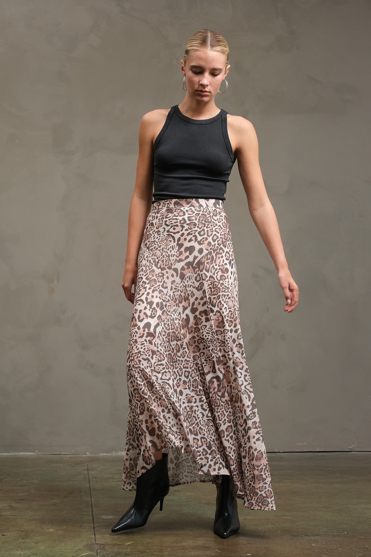 Asymmetrical Hem Leopard Skirt